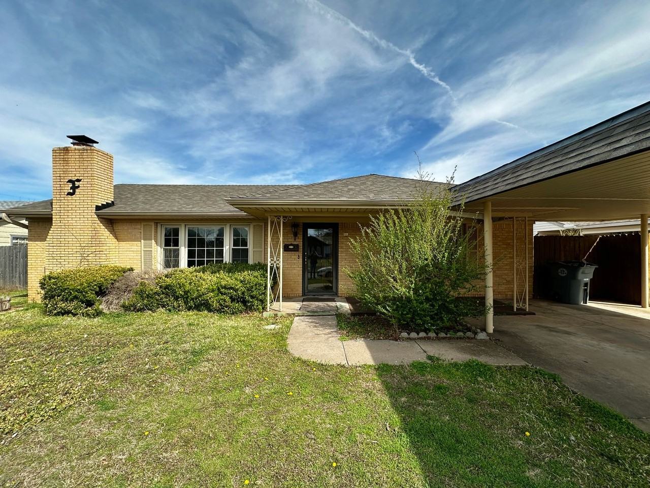 303 Nw 31st St - Photo 2 of 38