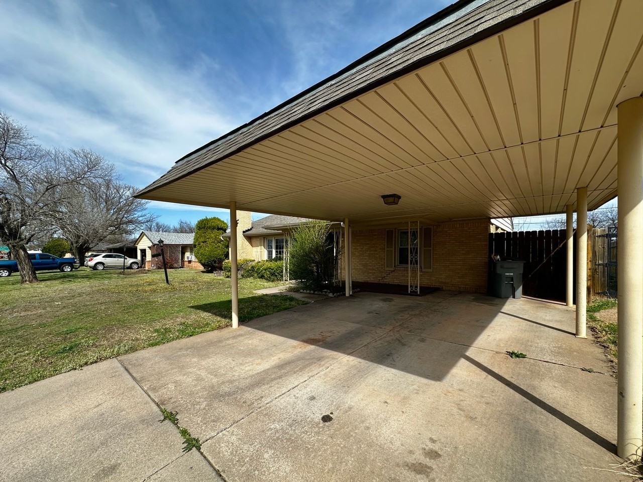 303 Nw 31st St - Photo 3 of 38