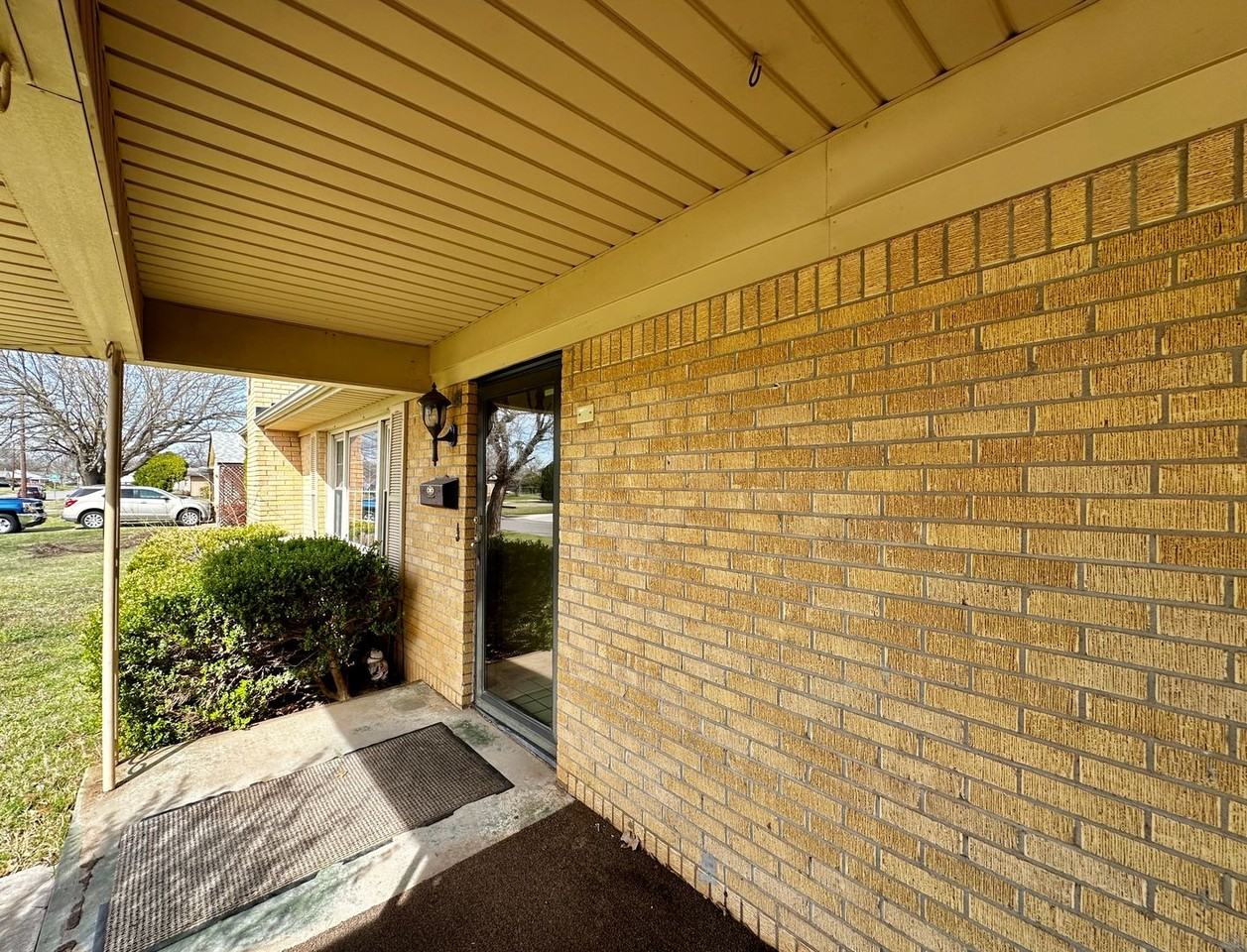 303 Nw 31st St - Photo 4 of 38