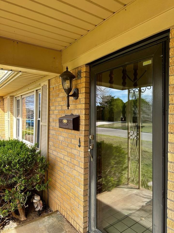 303 Nw 31st St - Photo 5 of 38