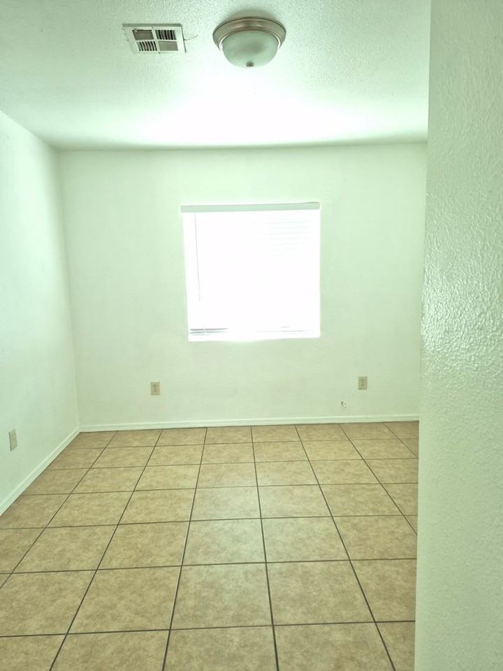 2504 E Mobile Ln #2 - Photo 6 of 9