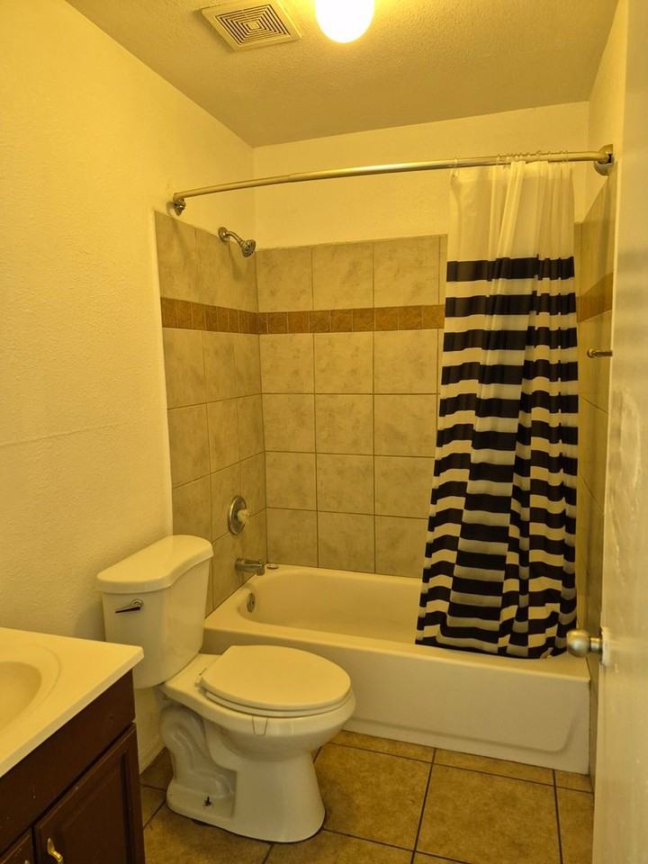 2504 E Mobile Ln #2 - Photo 7 of 9