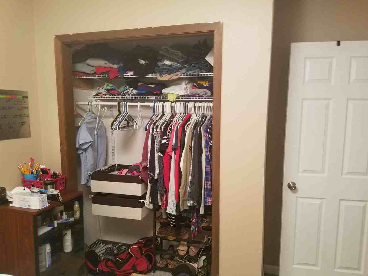 1115 W 8th St - Photo 2 of 14