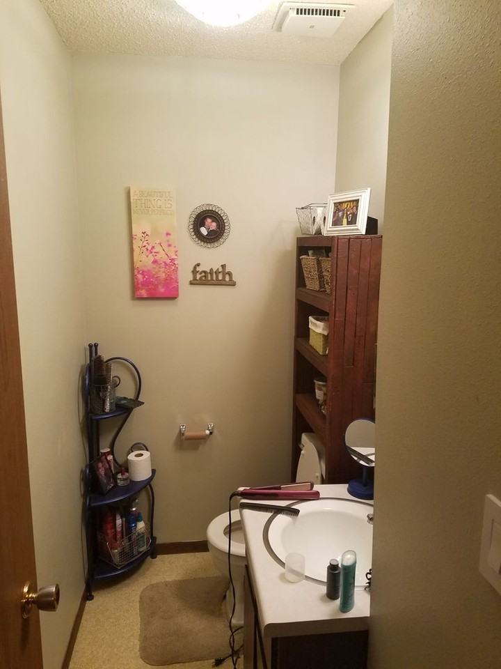 1115 W 8th St - Photo 4 of 14