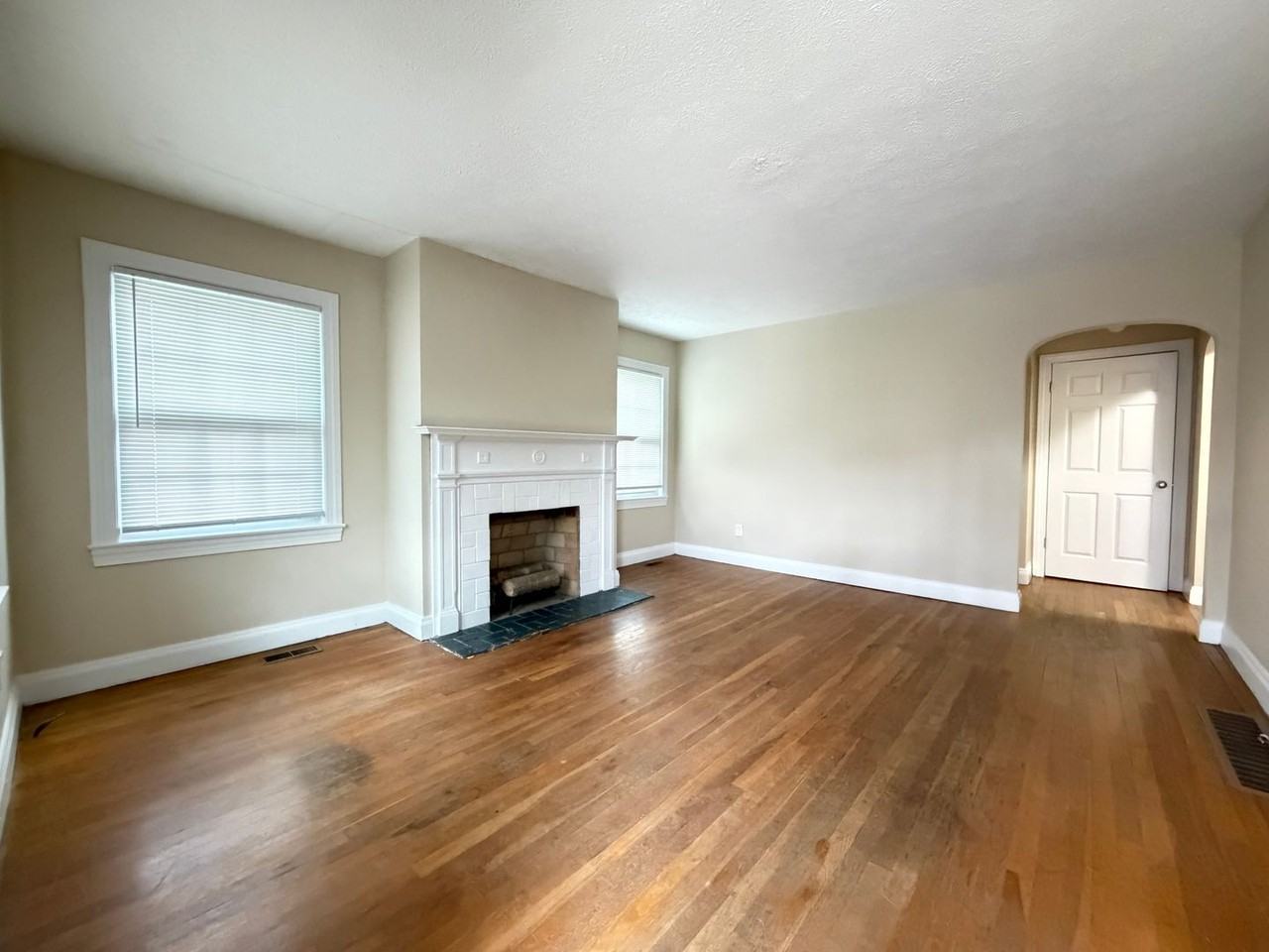 825 Parkway Dr - Photo 3 of 39