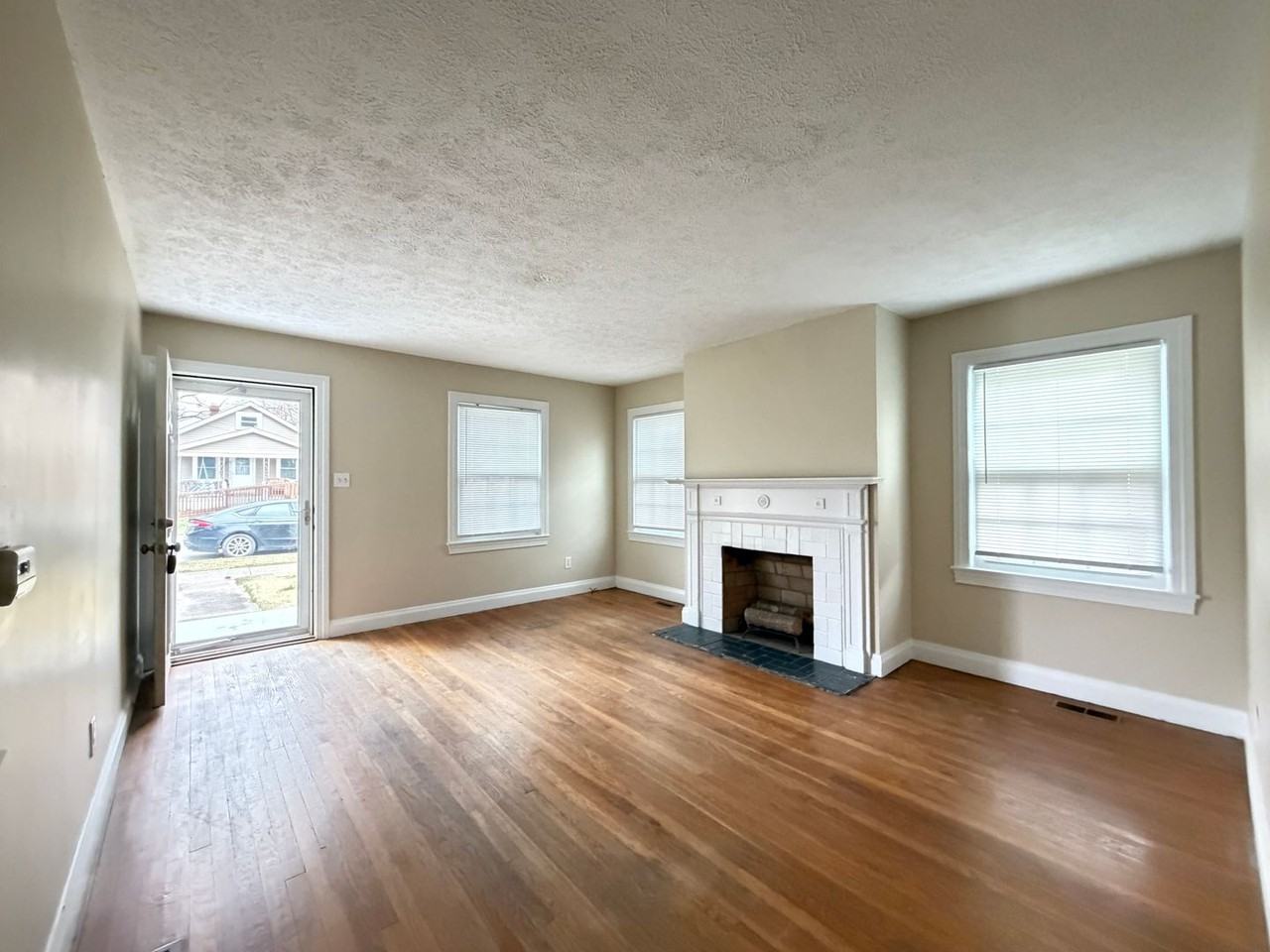 825 Parkway Dr - Photo 5 of 39