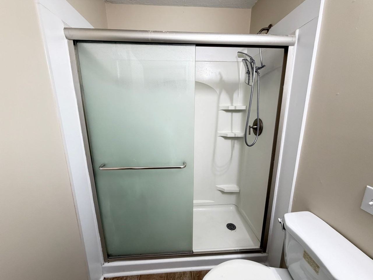 825 Parkway Dr - Photo 7 of 39