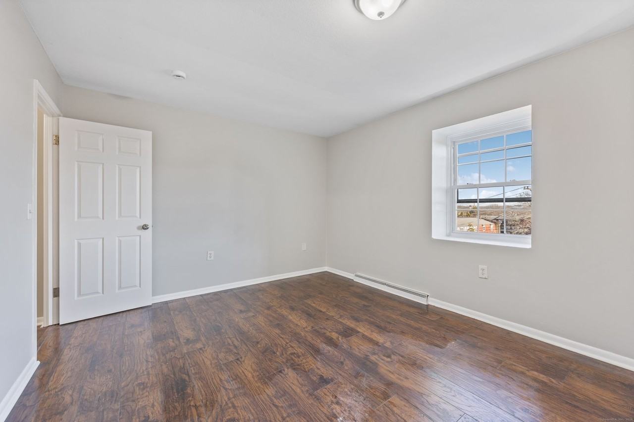 64 Savin Park - Photo 4 of 12