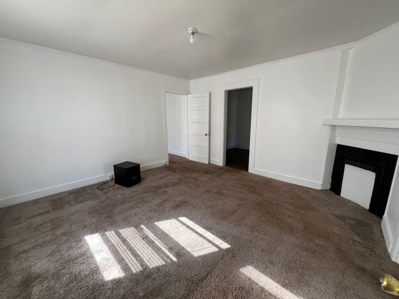 557 Perry Ave - Photo 3 of 12