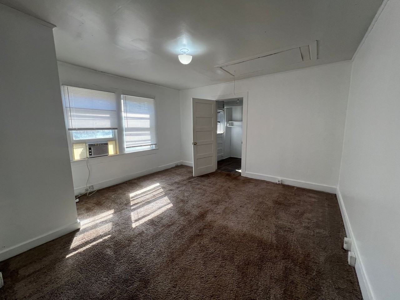 557 Perry Ave - Photo 4 of 12