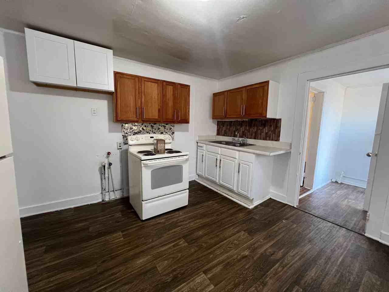 557 Perry Ave - Photo 5 of 12