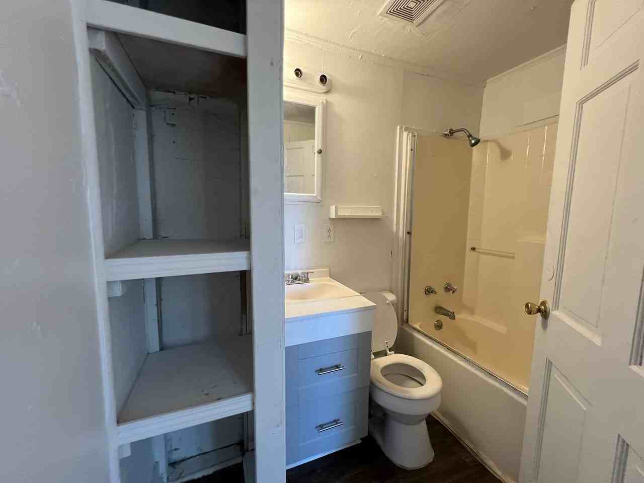 557 Perry Ave - Photo 7 of 12