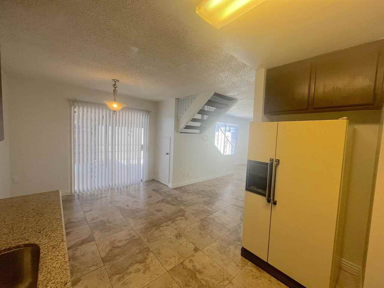 6007 Bromley Ave - Photo 6 of 27