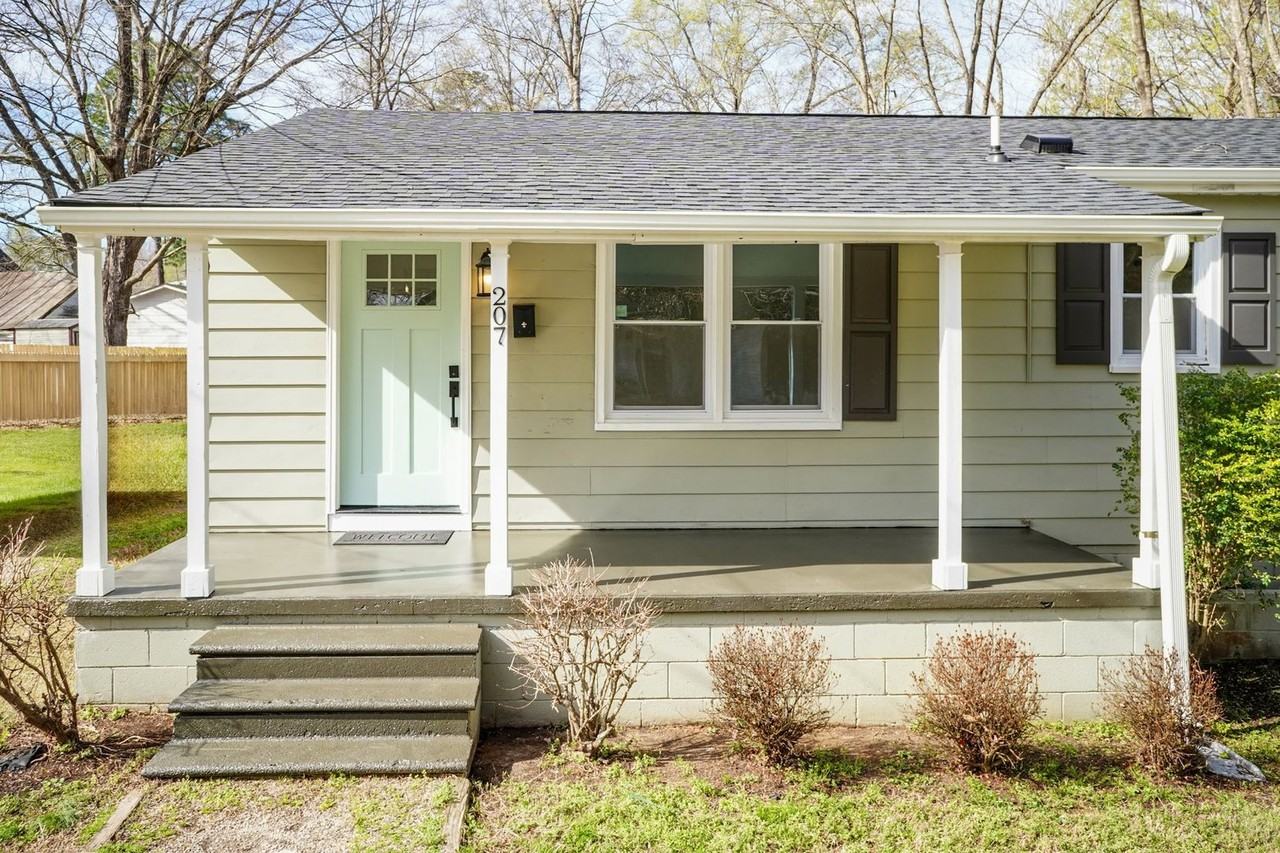 207 N Chavis St - Photo 3 of 24