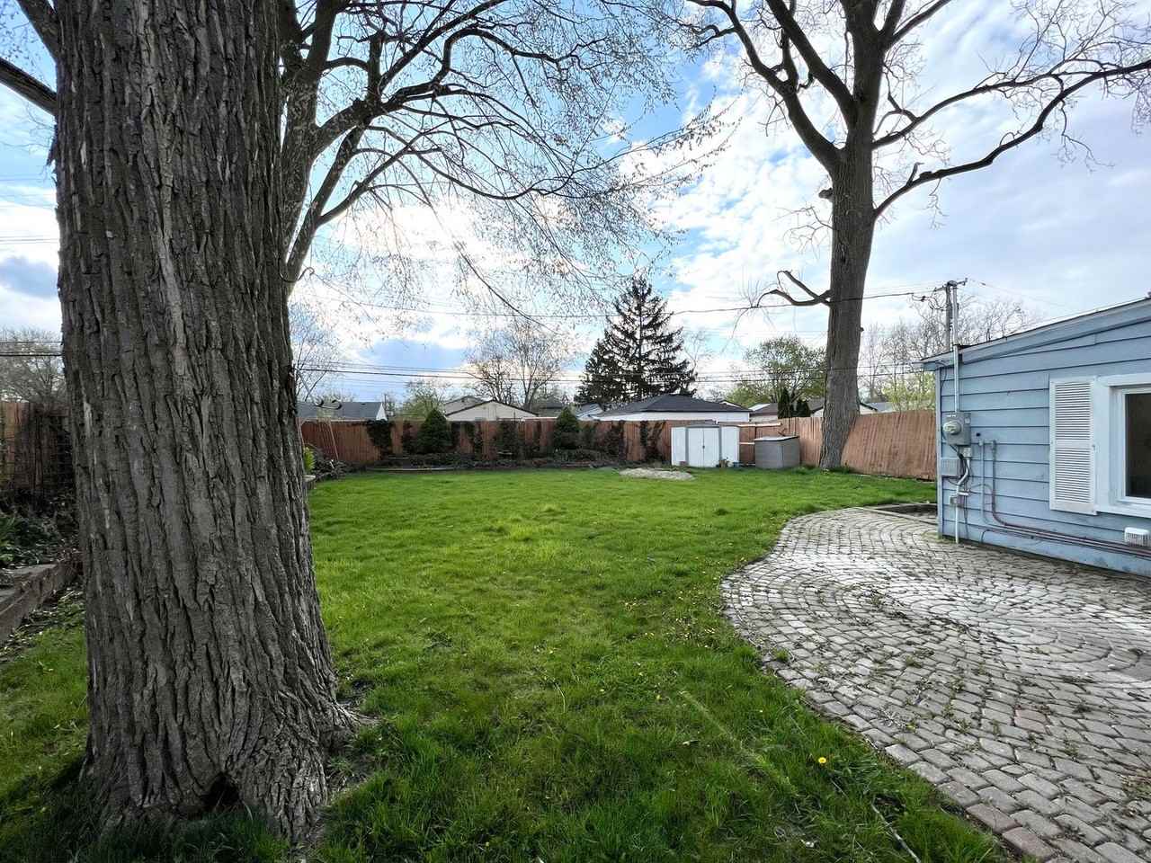 7531 N Inkster Rd - Photo 5 of 18