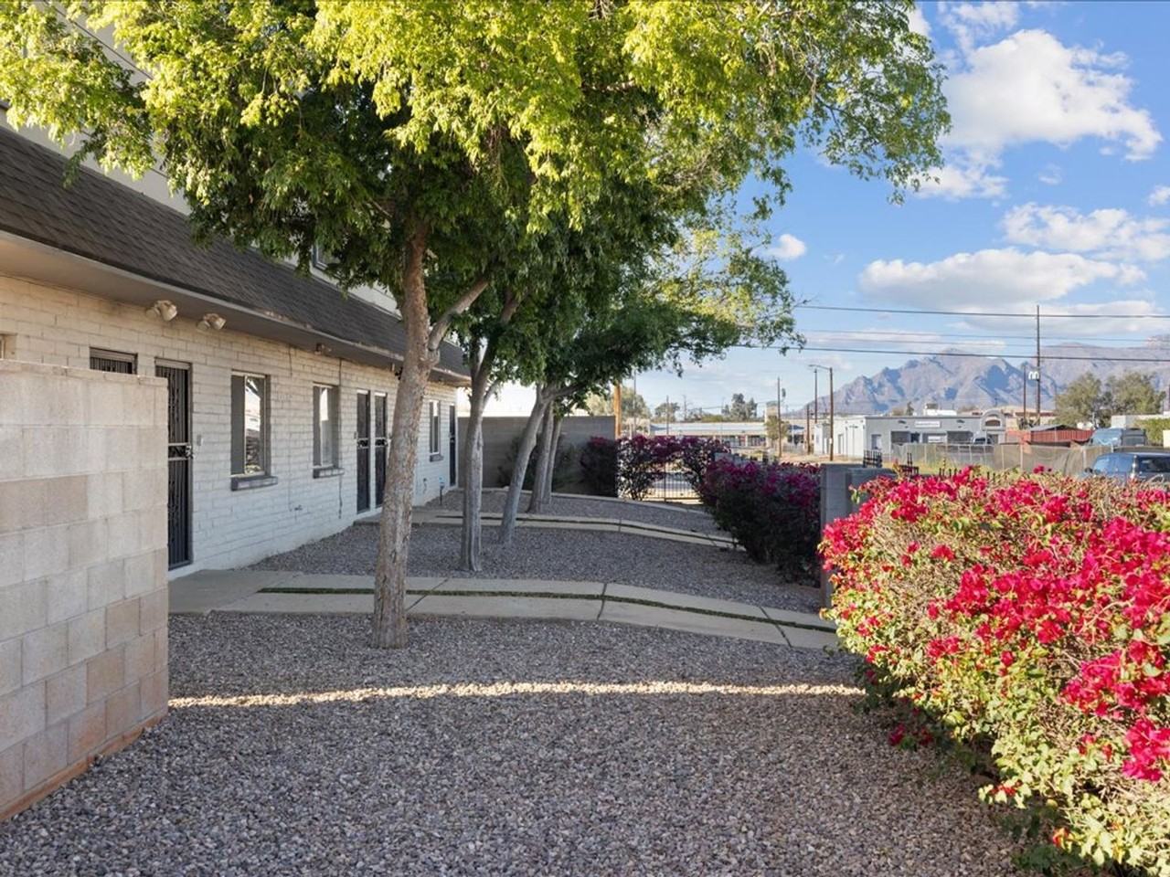 2201 N 9th Ave #2203 - Photo 3 of 21