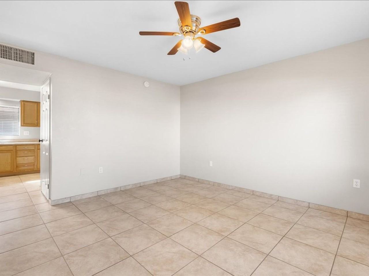 2201 N 9th Ave #2207 - Photo 5 of 20