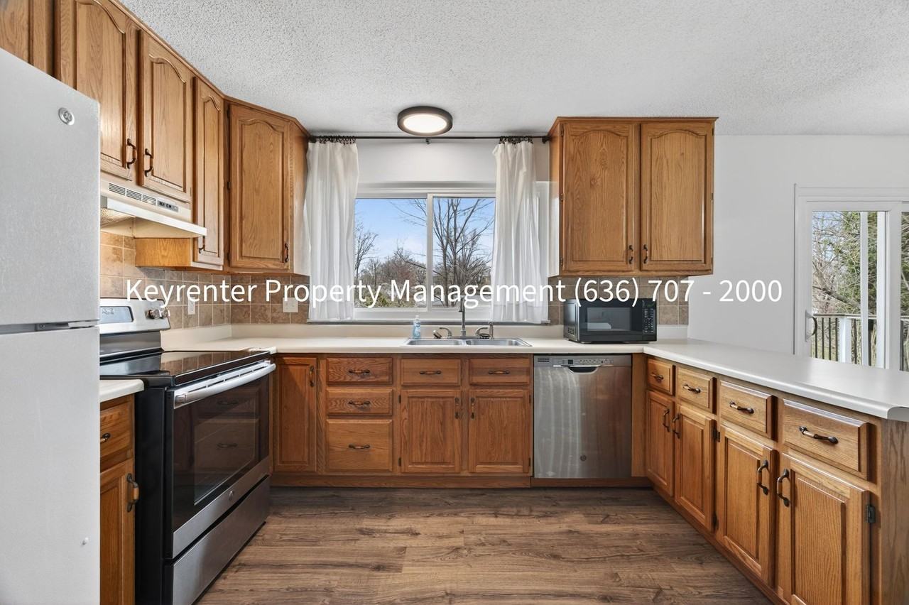 1476 Shadow Wood Dr - Photo 3 of 43