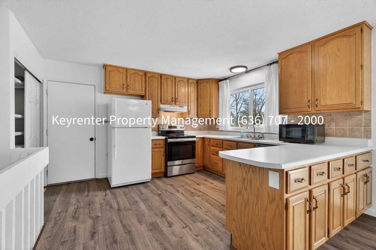 1476 Shadow Wood Dr - Photo 5 of 43