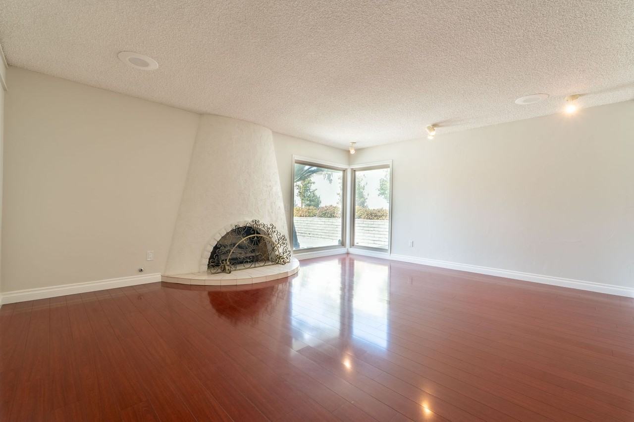 6415 Lochmoor Dr - Photo 2 of 38