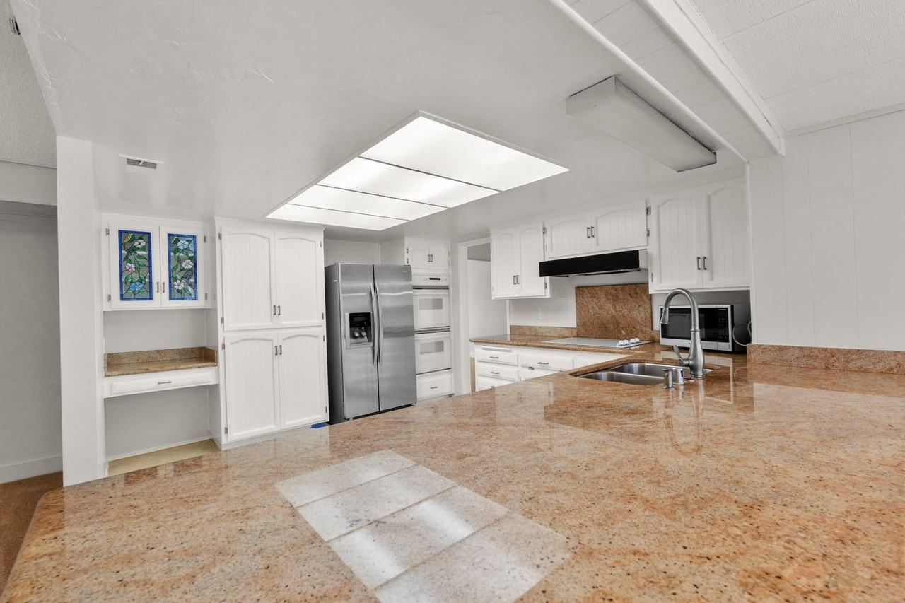 6415 Lochmoor Dr - Photo 6 of 38