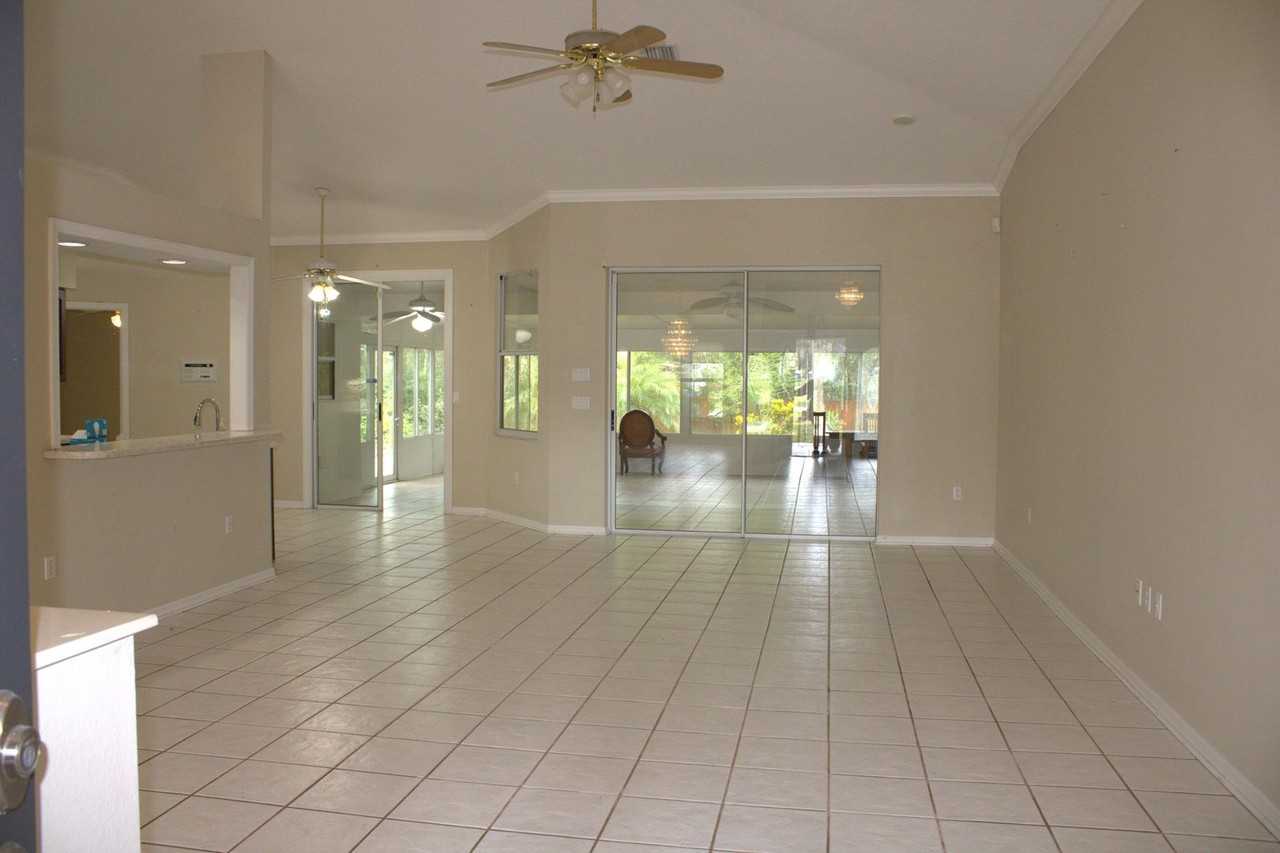 9395 Belvedere St - Photo 3 of 30