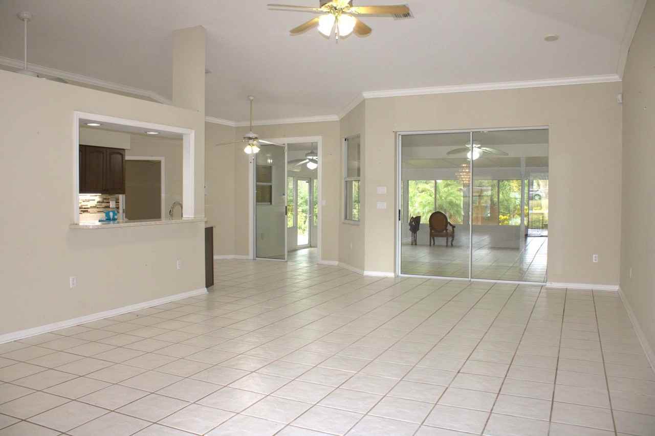 9395 Belvedere St - Photo 4 of 30