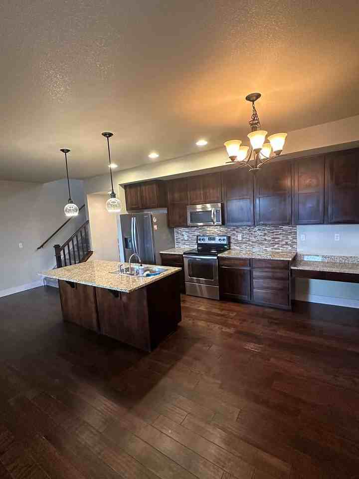 2045 Scarecrow Rd - Photo 3 of 20