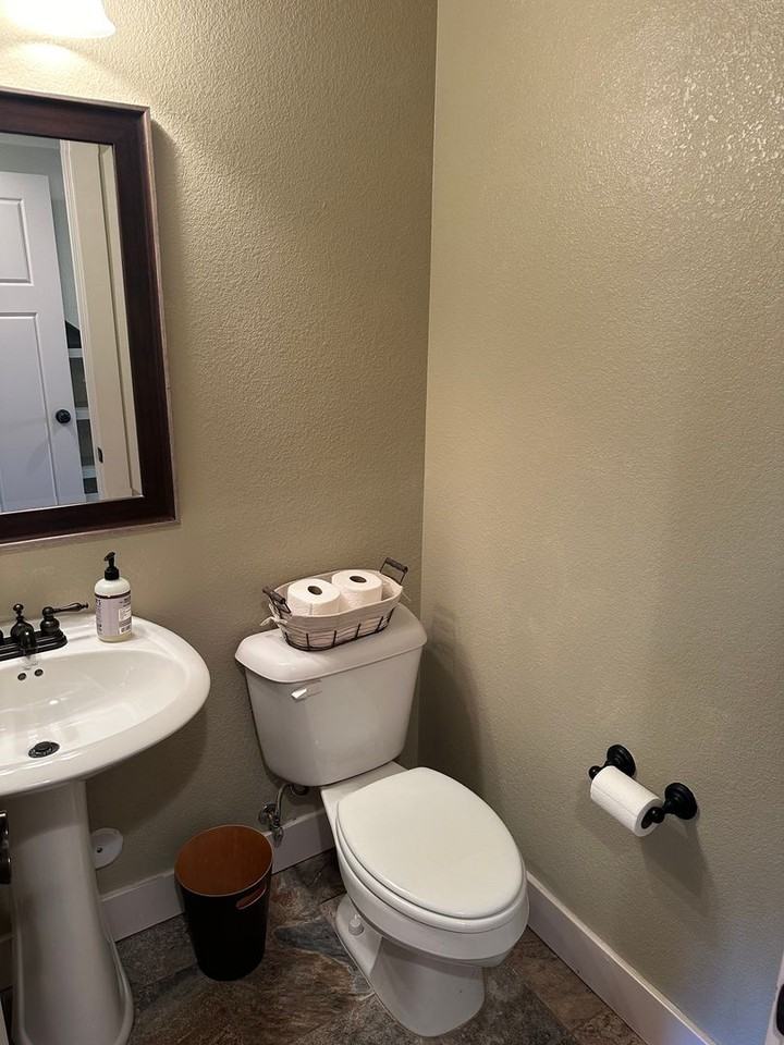 2045 Scarecrow Rd - Photo 5 of 20