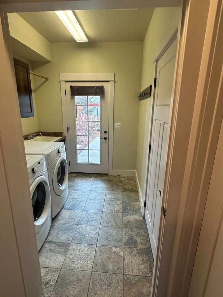 2045 Scarecrow Rd - Photo 6 of 20