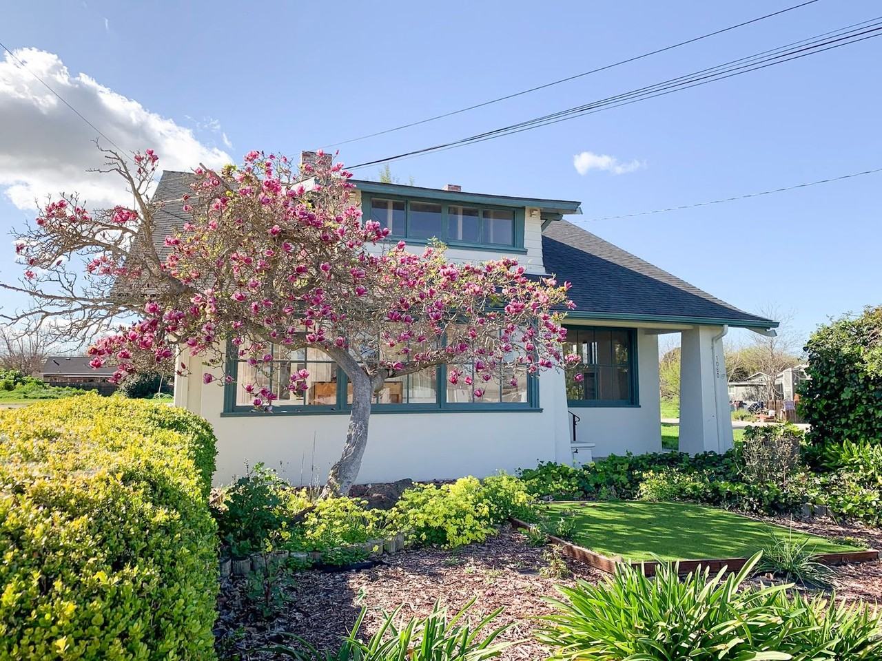 1060 San Benito St - Photo 2 of 36