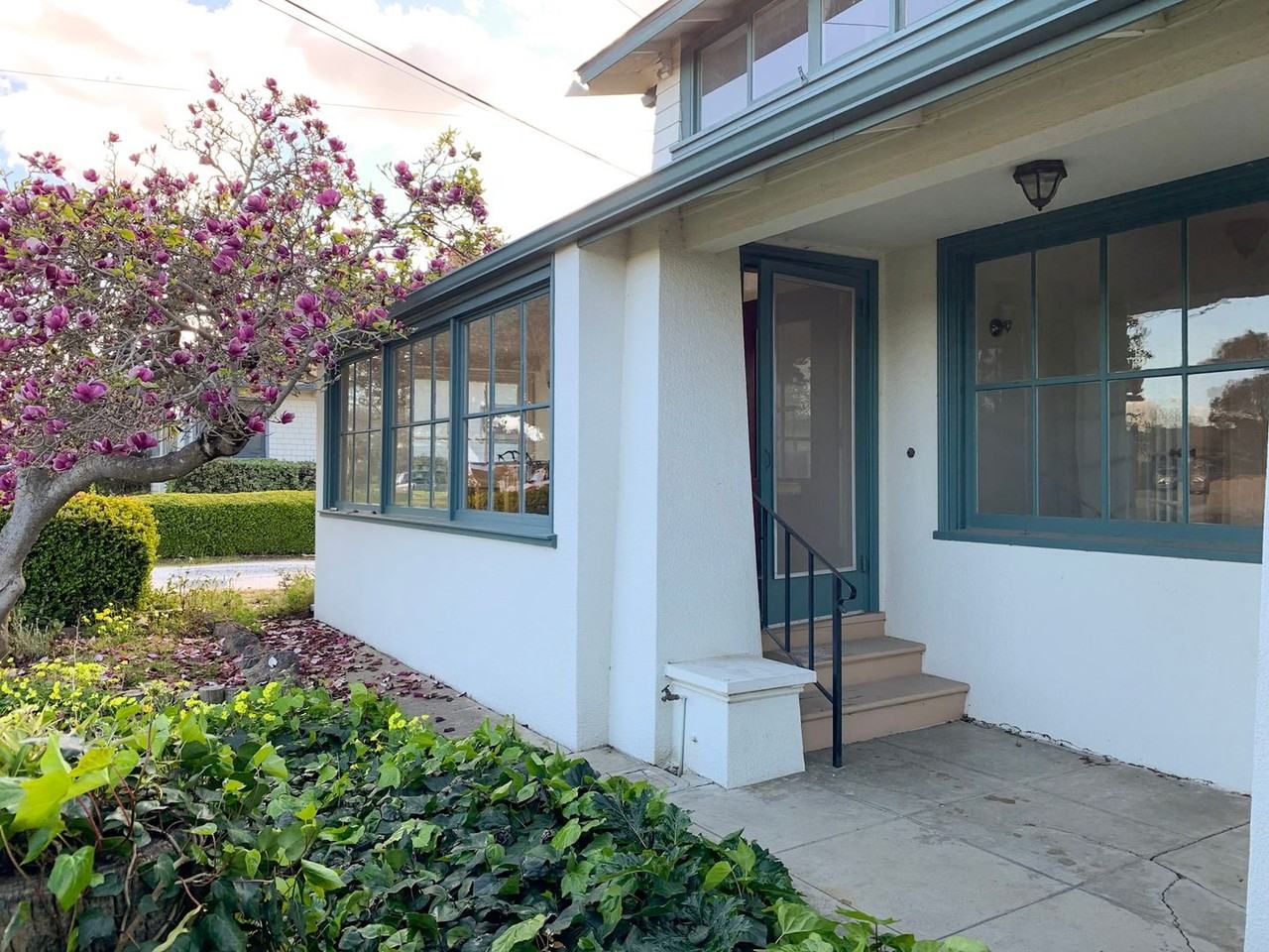1060 San Benito St - Photo 3 of 36