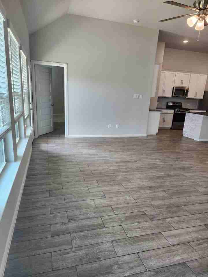 1436 Cedar Creek Ln - Photo 3 of 9