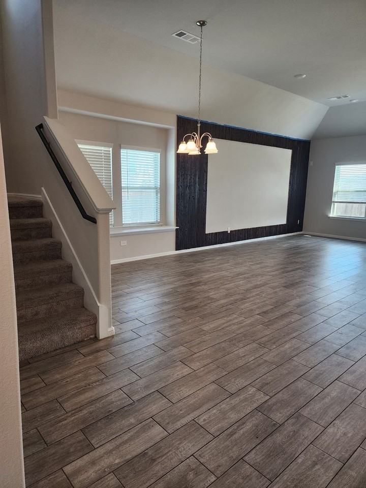 1436 Cedar Creek Ln - Photo 5 of 9