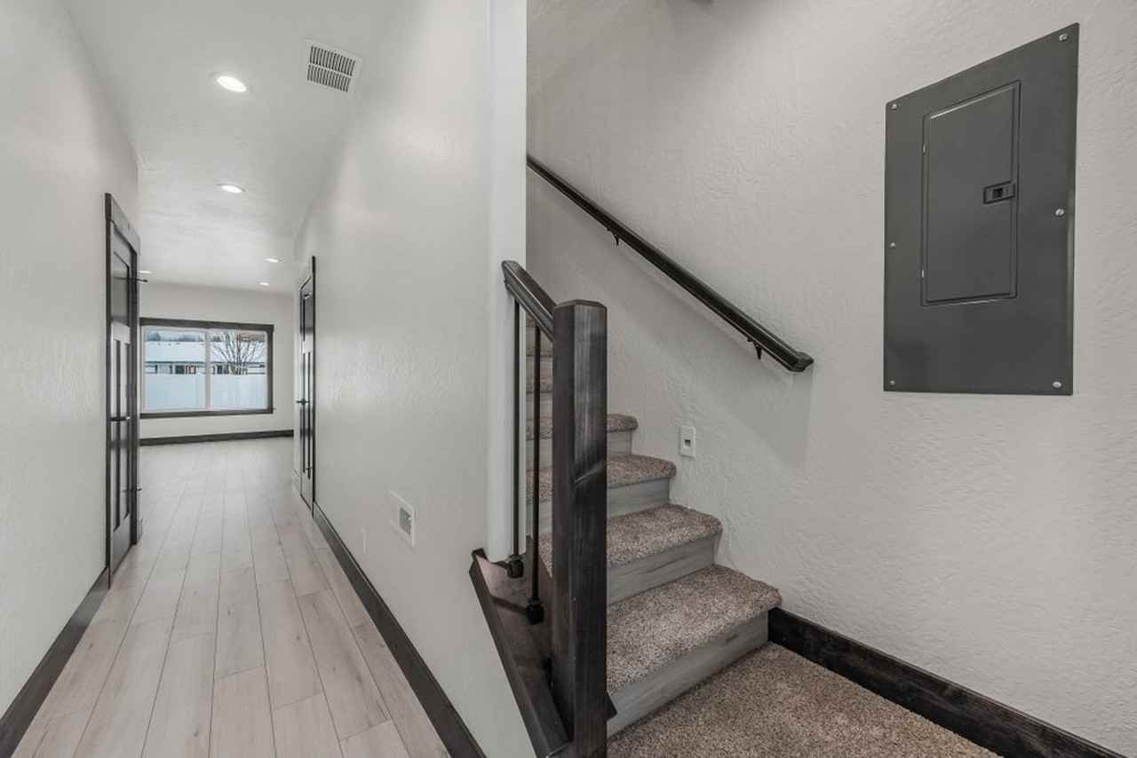 218 E Lobo Loop - Photo 3 of 21