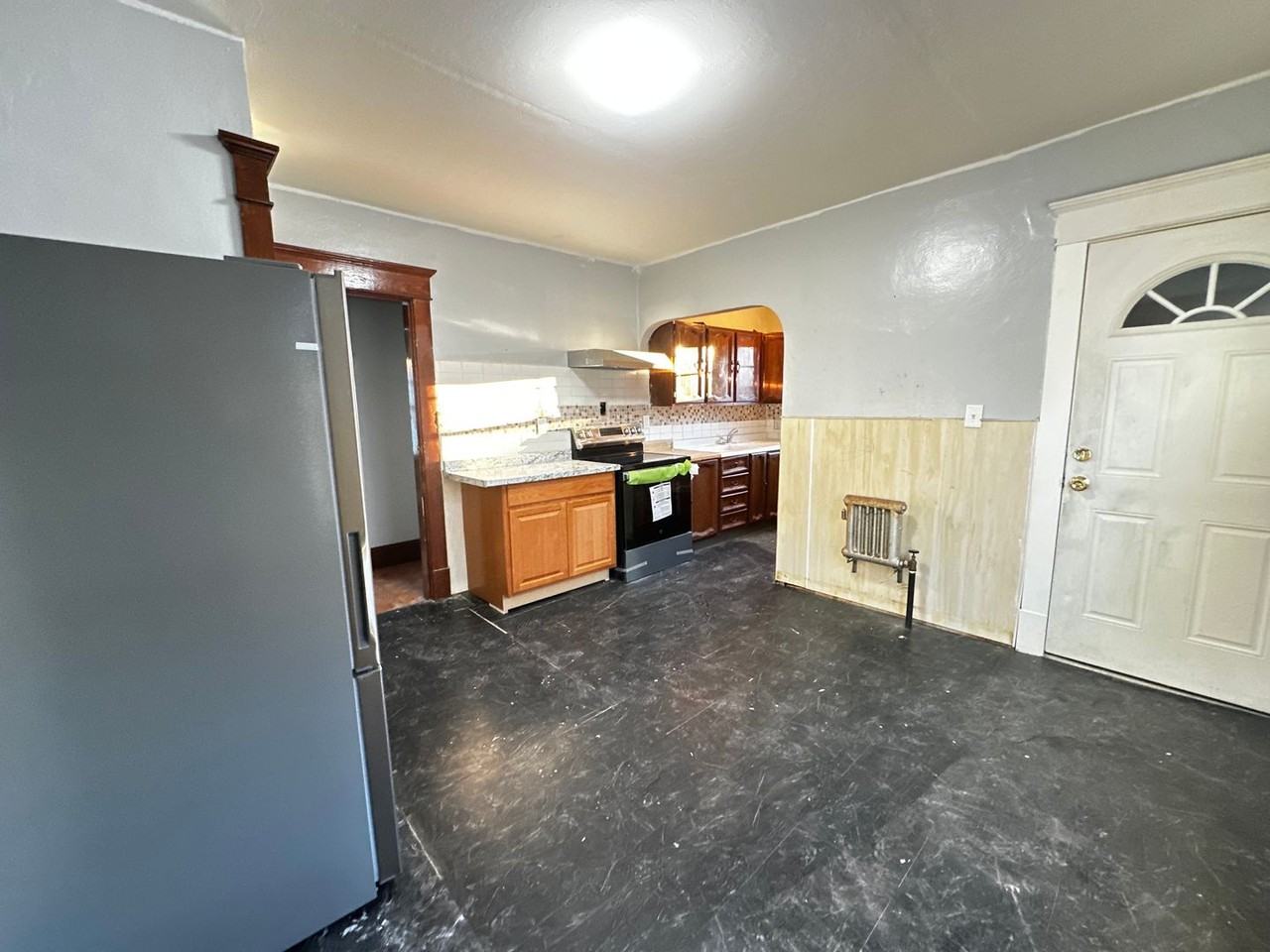 371 Oakland St - Photo 3 of 34