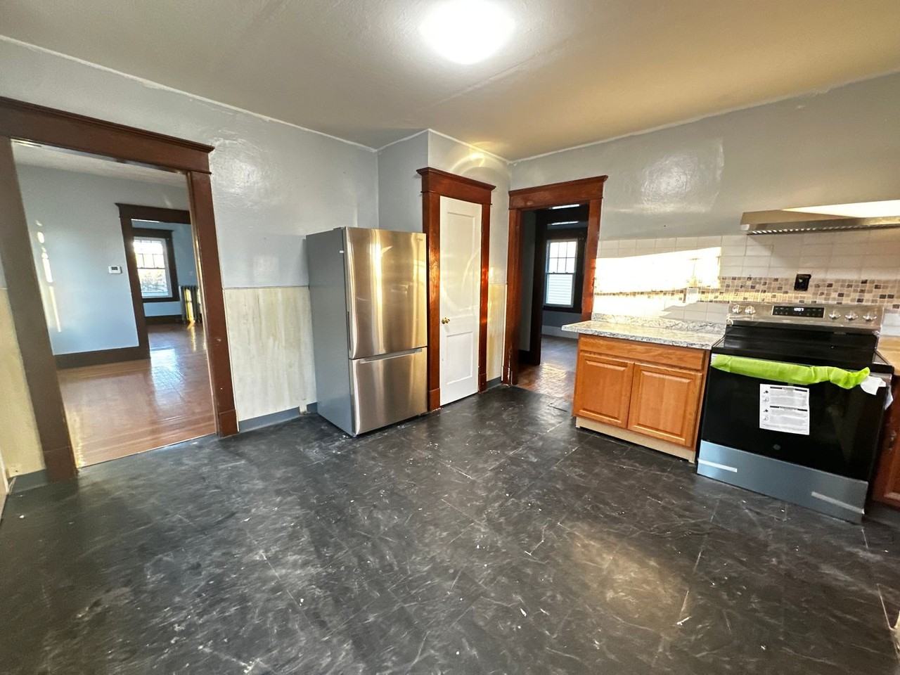 371 Oakland St - Photo 4 of 34