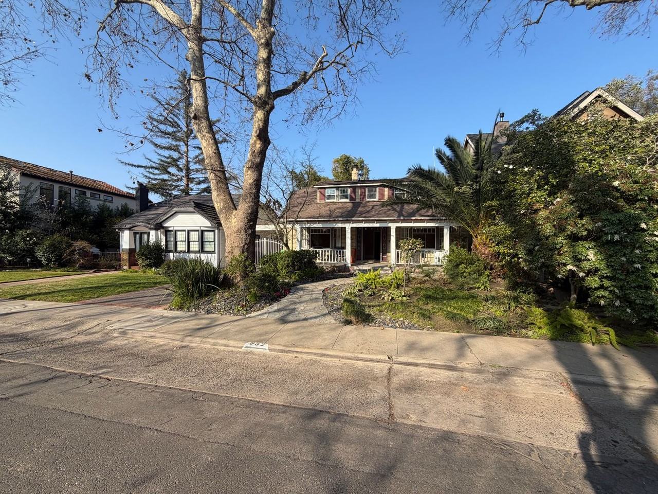 952 41st St - Photo 5 of 50