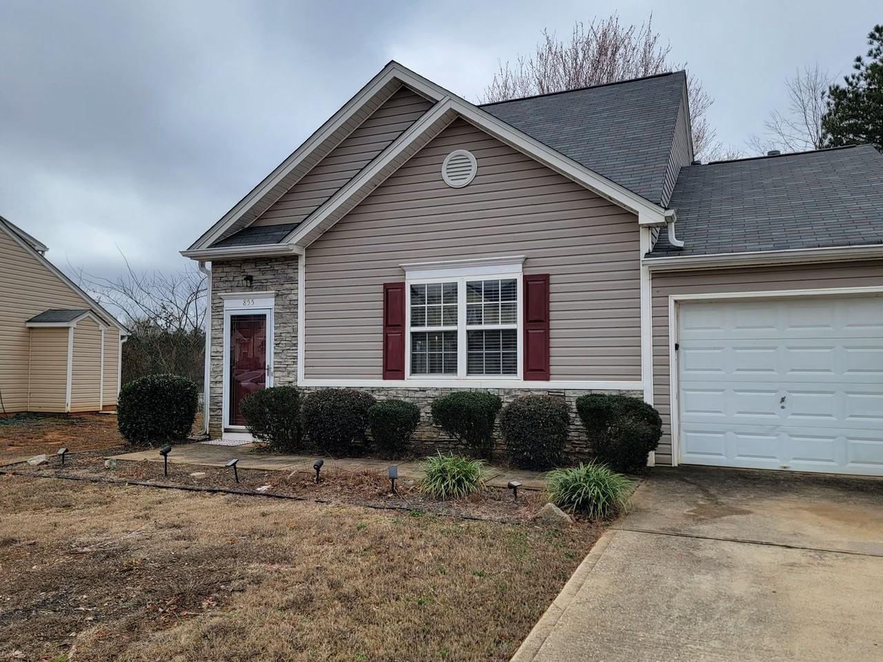 855 Lakeside Cir - Photo 2 of 24