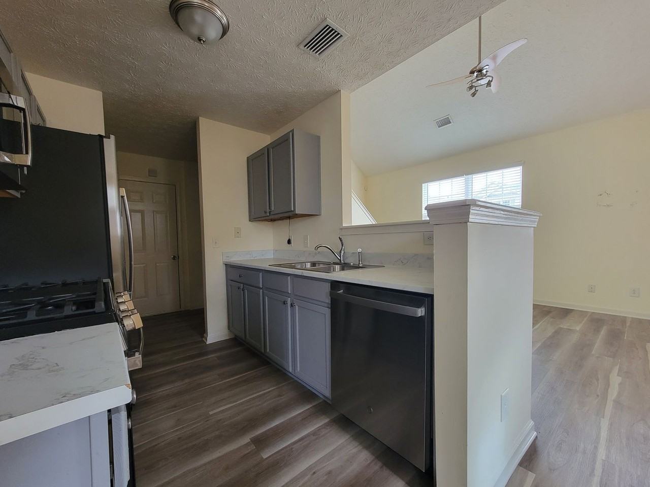 855 Lakeside Cir - Photo 7 of 24