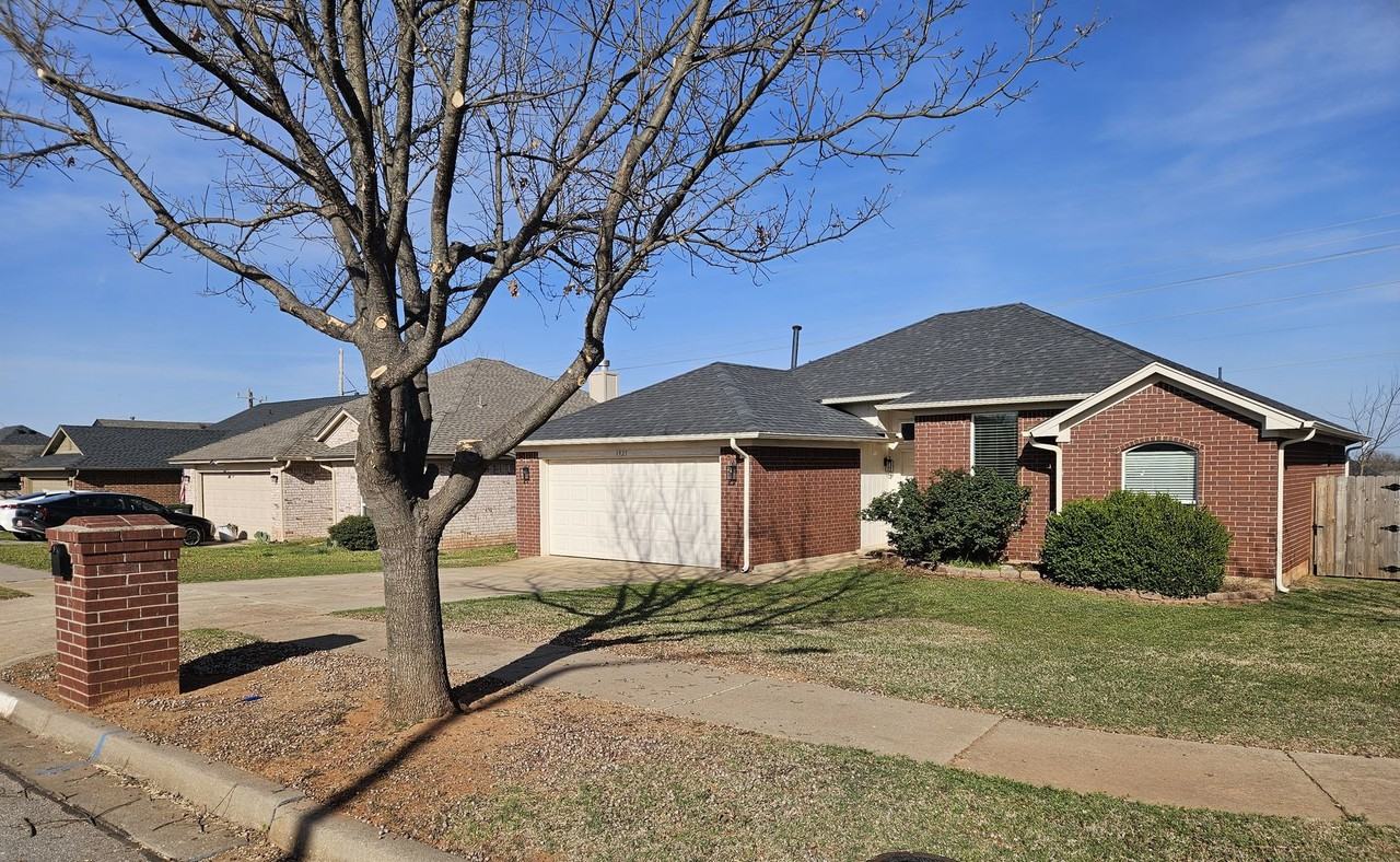 1925 E View Dr - Photo 2 of 21