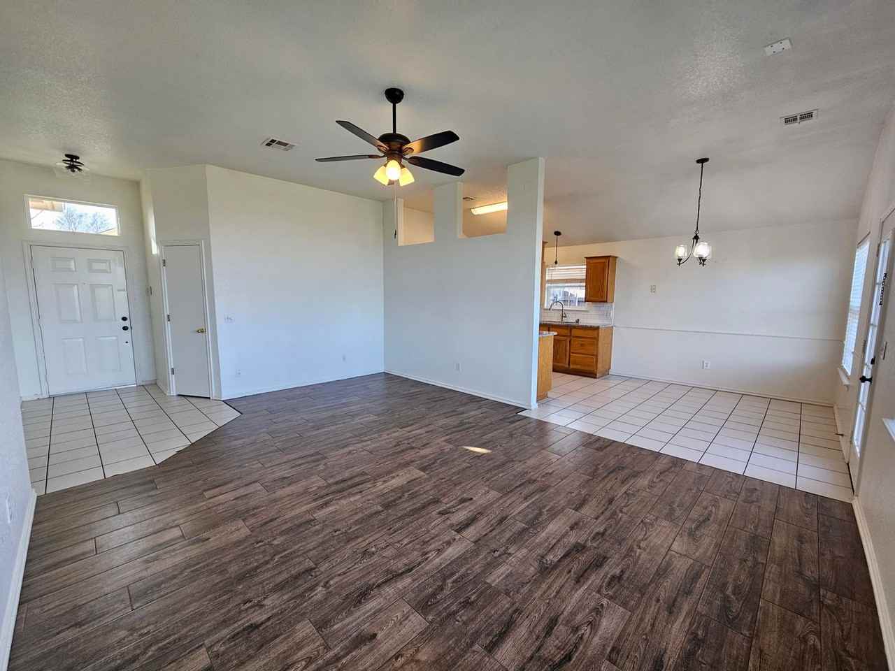 1925 E View Dr - Photo 4 of 21