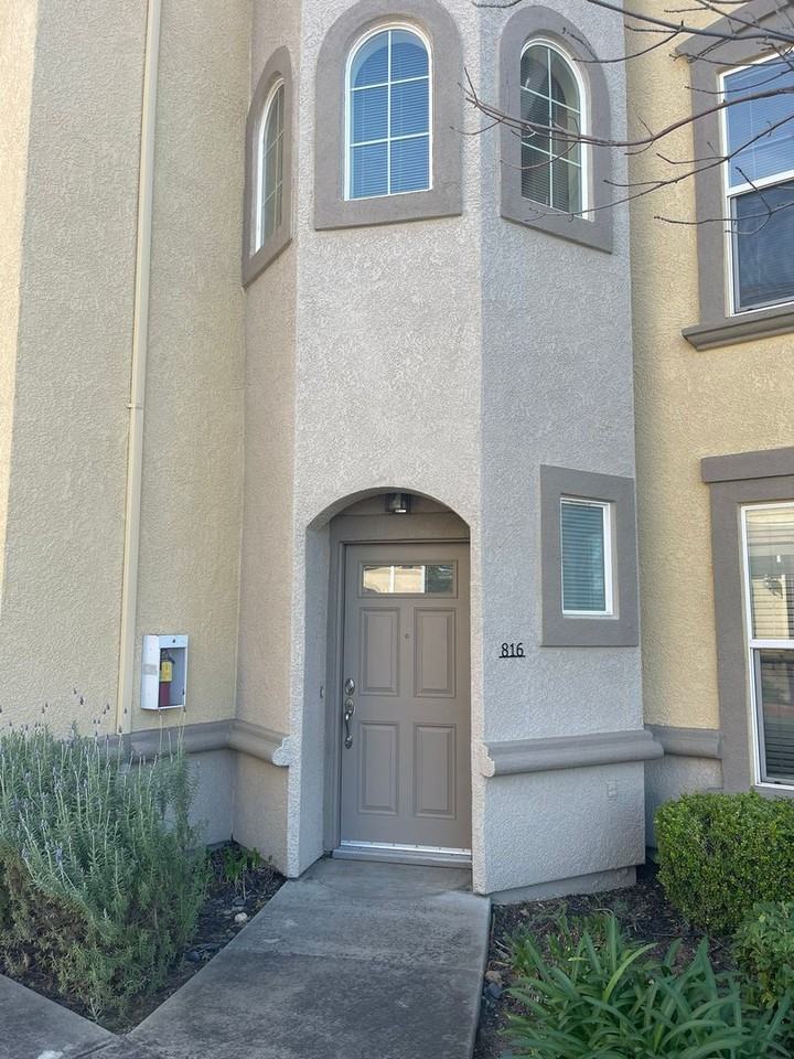 816 Vessona Cir - Photo 2 of 50