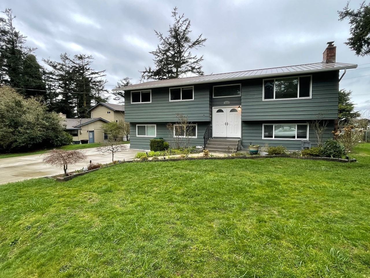 1919 Island View Rd - Photo 2 of 15