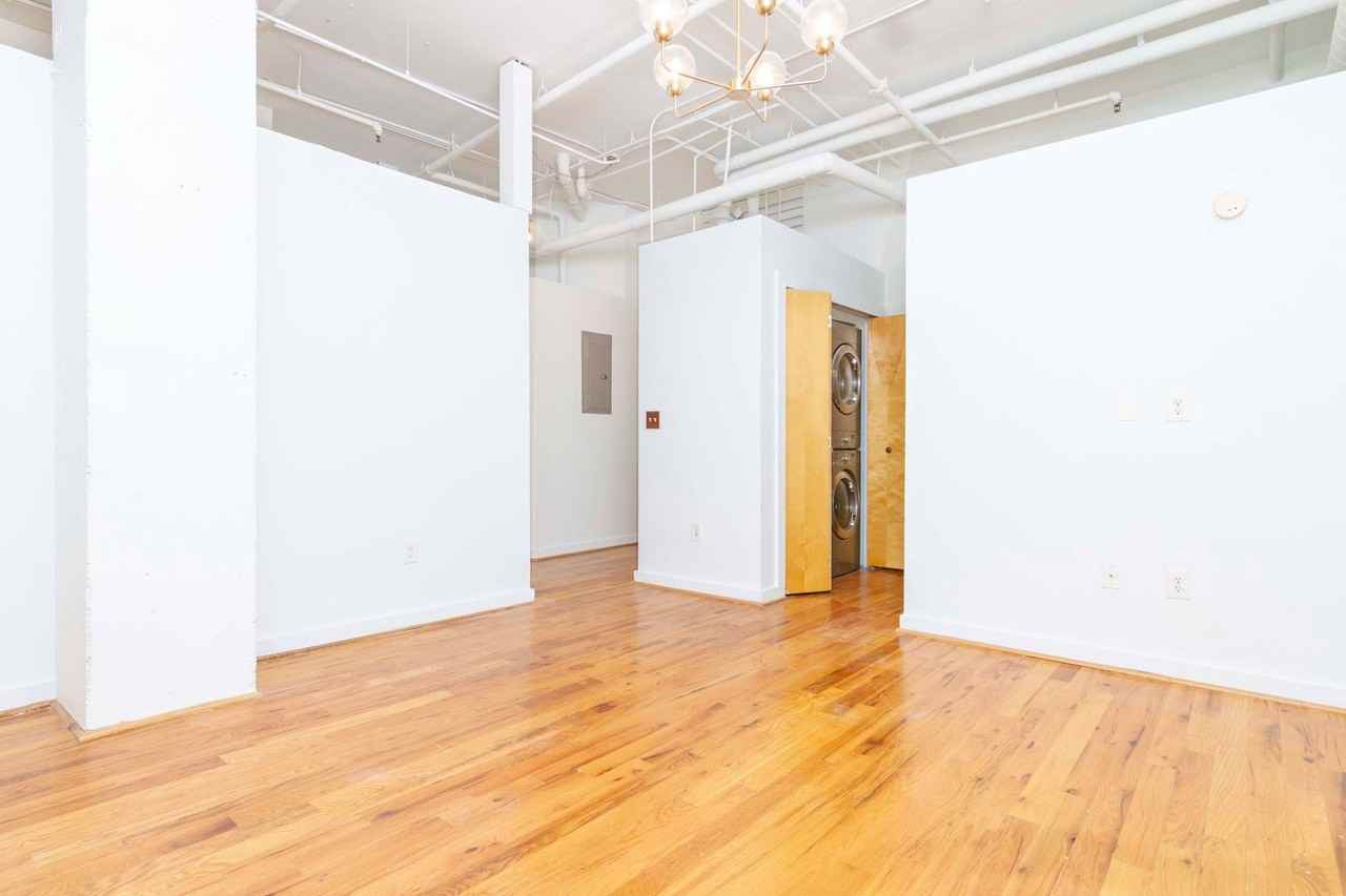 1023 Juniper St Ne #102 - Photo 4 of 8