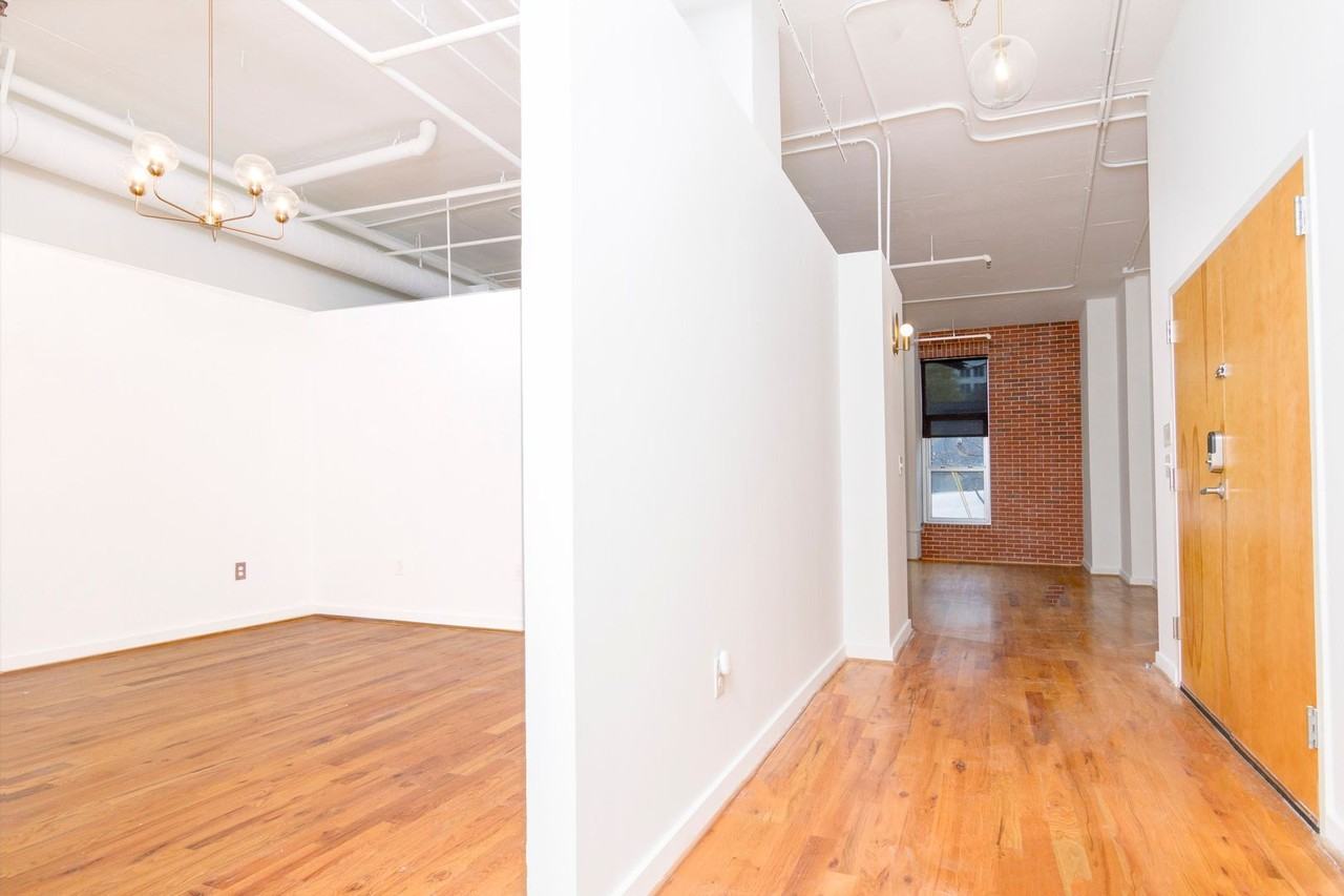 1023 Juniper St Ne #102 - Photo 5 of 8