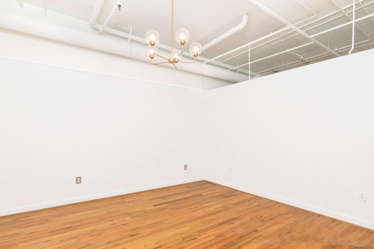 1023 Juniper St Ne #102 - Photo 6 of 8