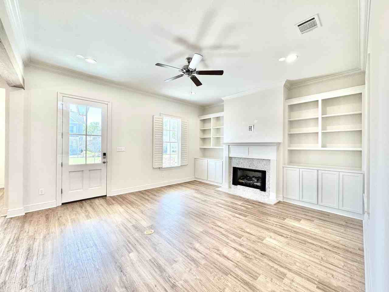 1213 Haymarket St - Photo 4 of 28