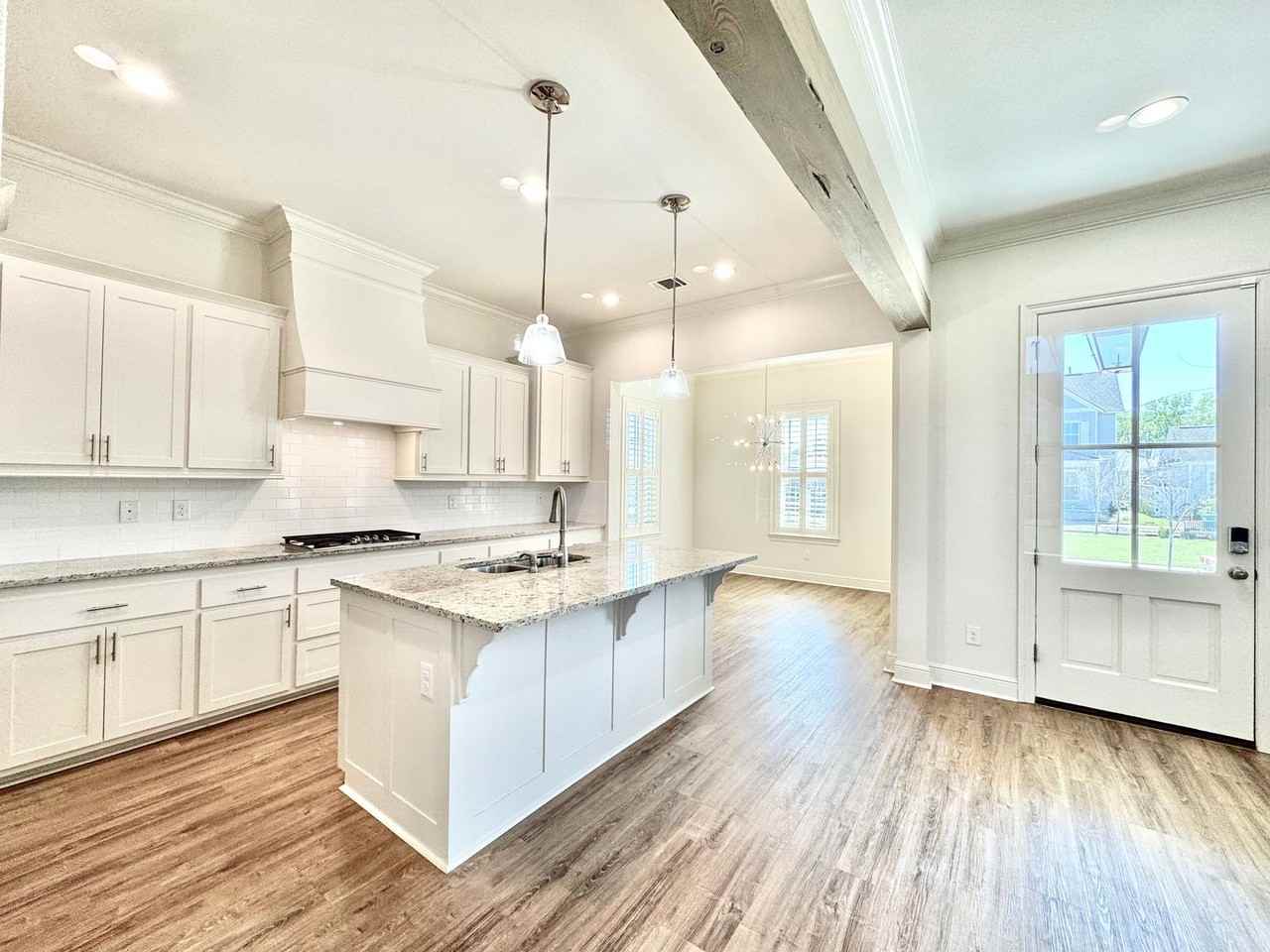 1213 Haymarket St - Photo 5 of 28