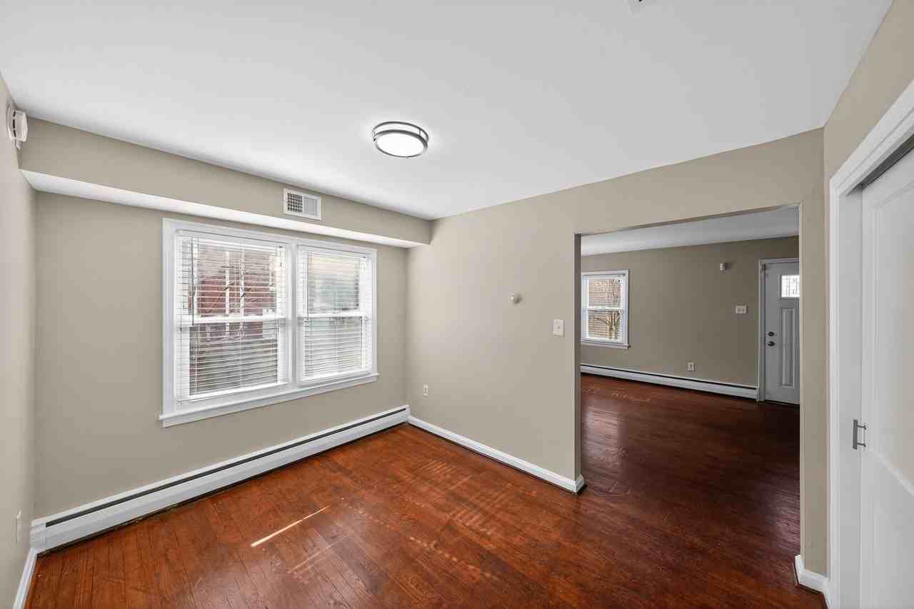 1105 Carrington Ave - Photo 6 of 14